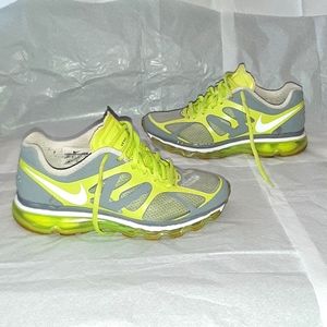 🚨 Nike Air Max Sneakers 6Y = Women 7.5